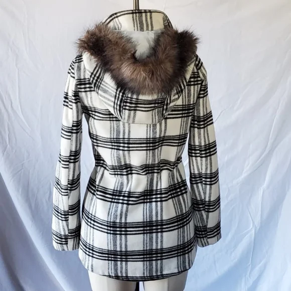 Woman's Coat Size Small - Picture 4 of 9